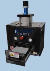 pneumatic press for die-cutting specimen dies